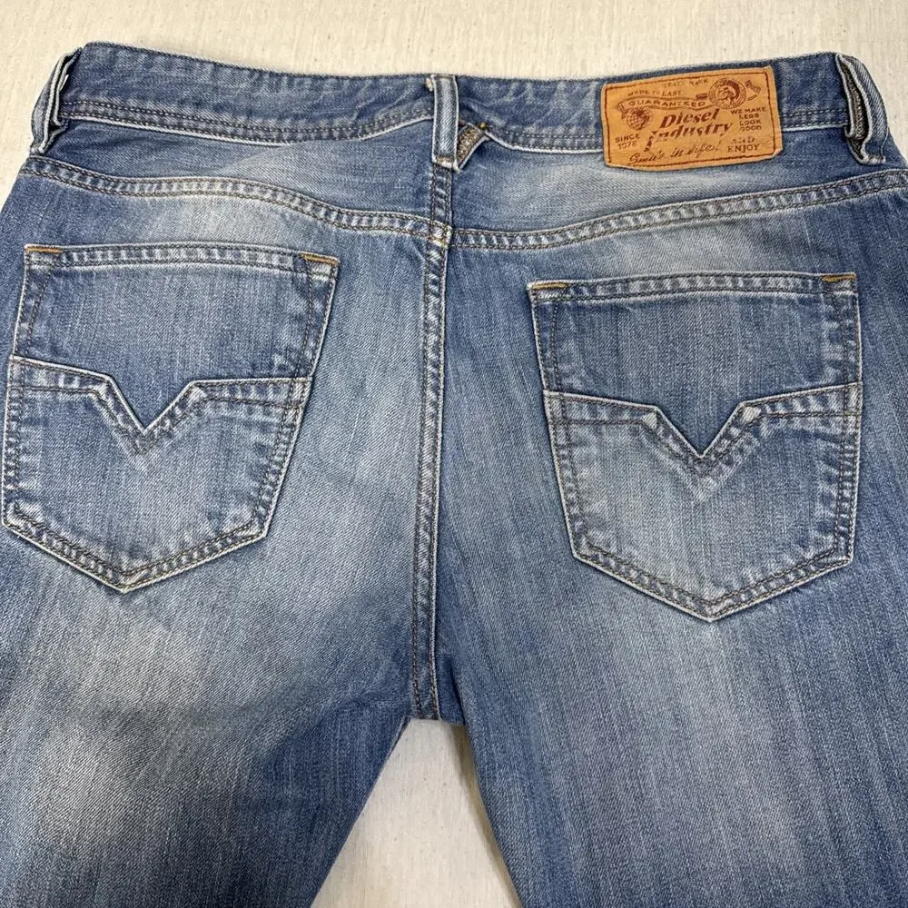 Diesel Larkee Mens 31x32 Regular Straight Blue Jeans Distressed Nice Fade EUC